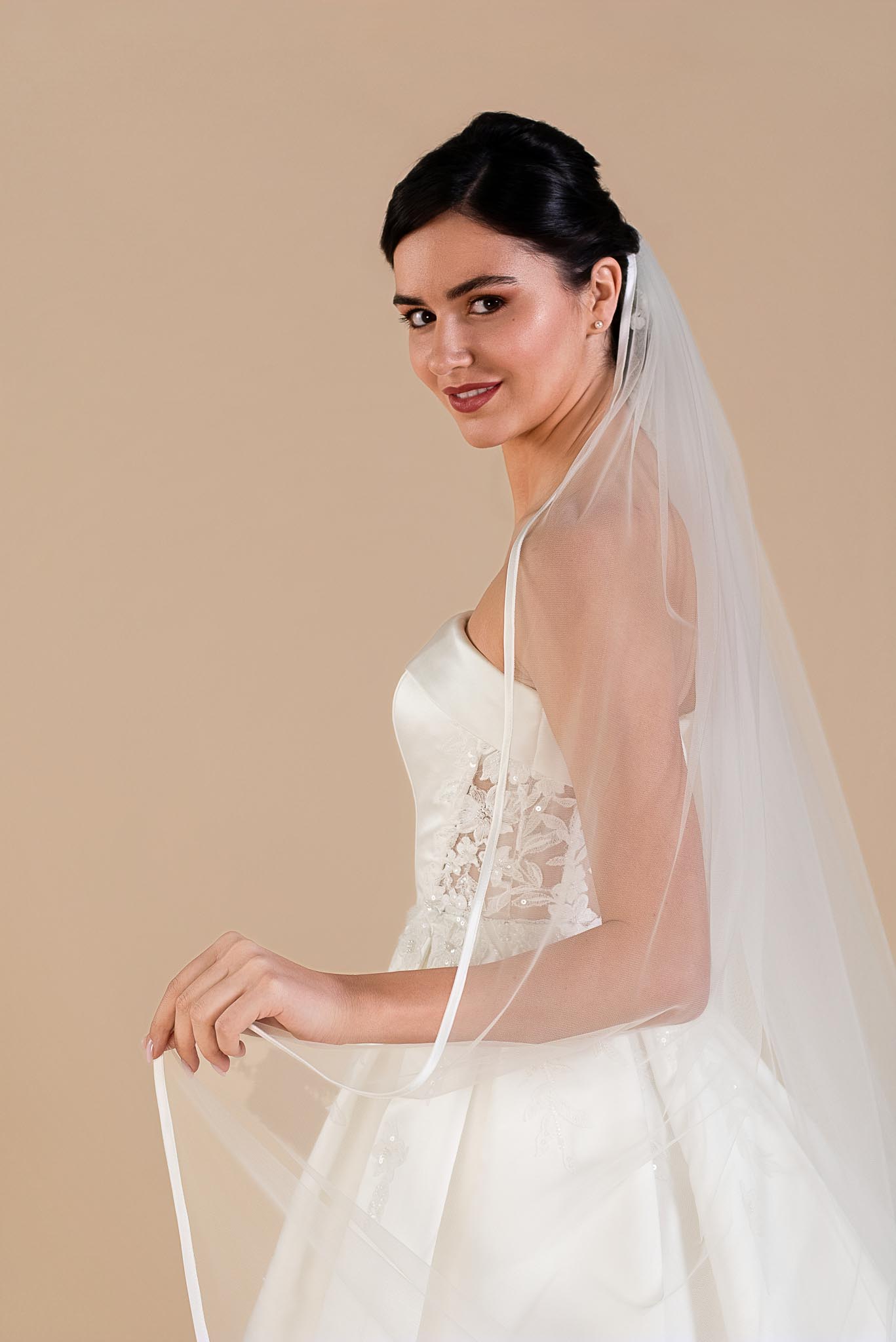 INOUBLIABLE-7735 Robe de mariée Inoubliable en satin collection Eglantine 2027