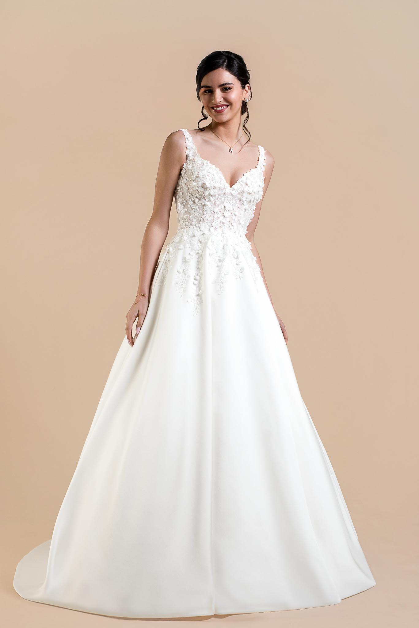 IOLANDE-7576_(4) Robe de mariée Eglantine collection 2027 modèle Iolande