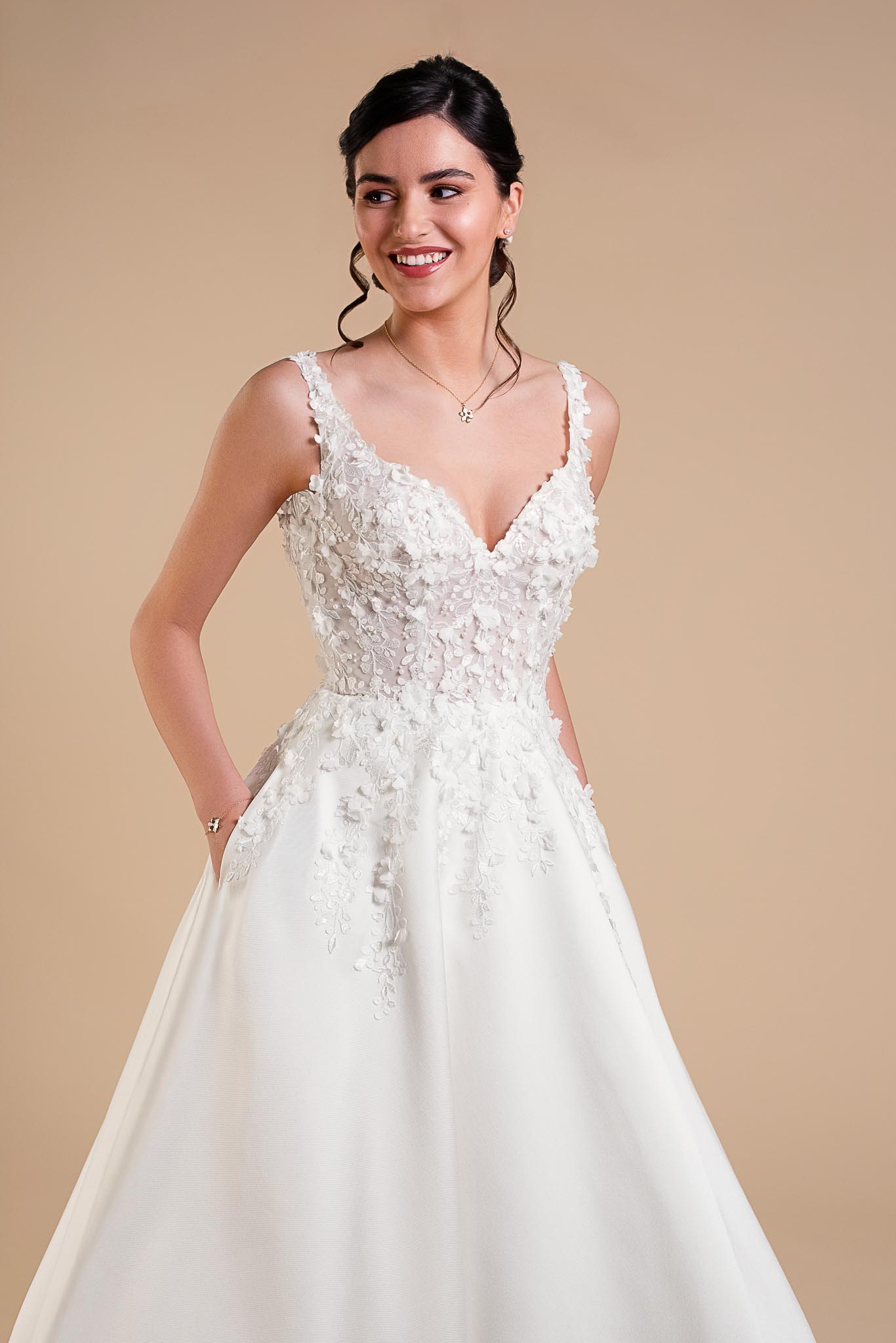 IOLANDE-7588 Robe de mariée Eglantine collection 2027 modèle Iolande