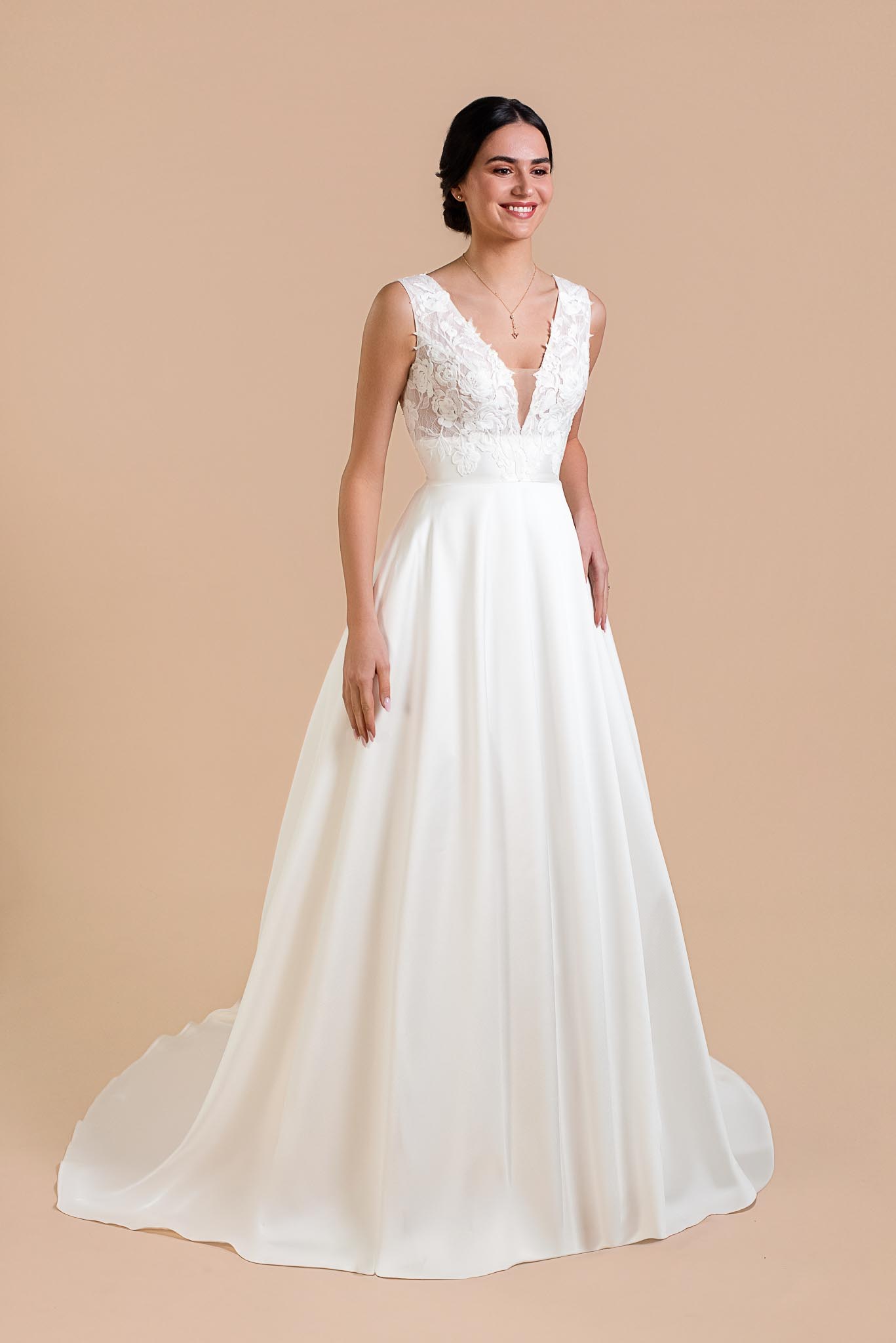 IRRESISTIBLE-5785_(2) Robe de mariée en mikado Irresistible collection Eglantine 2027