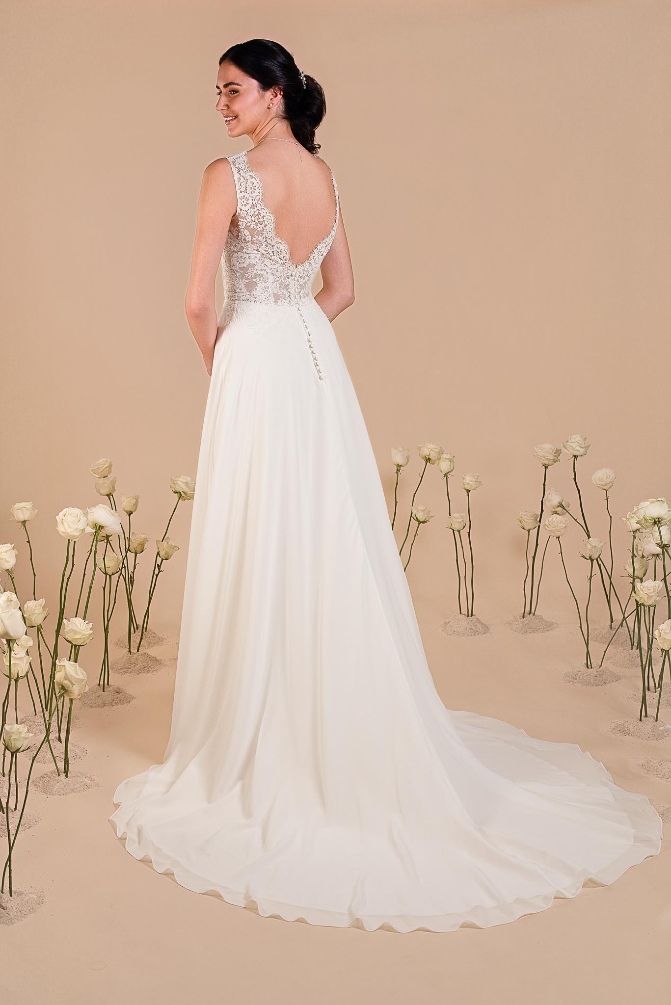 IRVANNA_DSC4230 Robe de mariée Irvanna collection EGLANTINE 2027