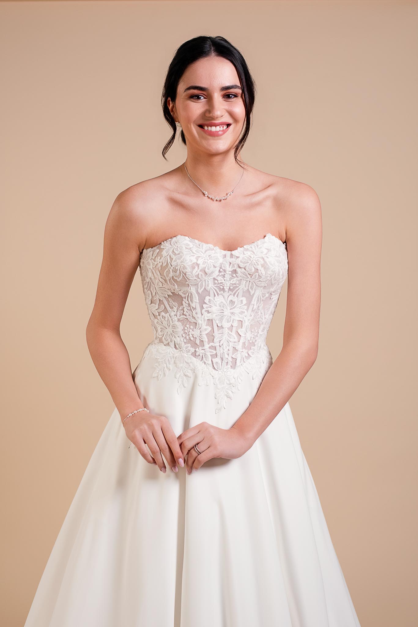 ITZEL-5092_(2) Robe de mariée Itzel avec bustier en dentelle. Collection Eglantine 2027